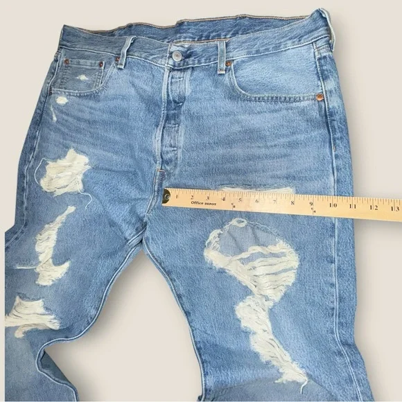 Levi’s 501 Jeans 38x34 Y2K Distressed Light Wash Straight Leg Denim Mens - Picture 2 of 10
